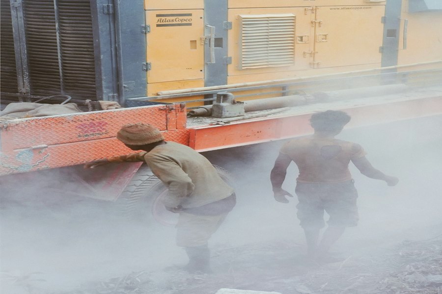 Blackout Scenarios and Emergency Generator Management